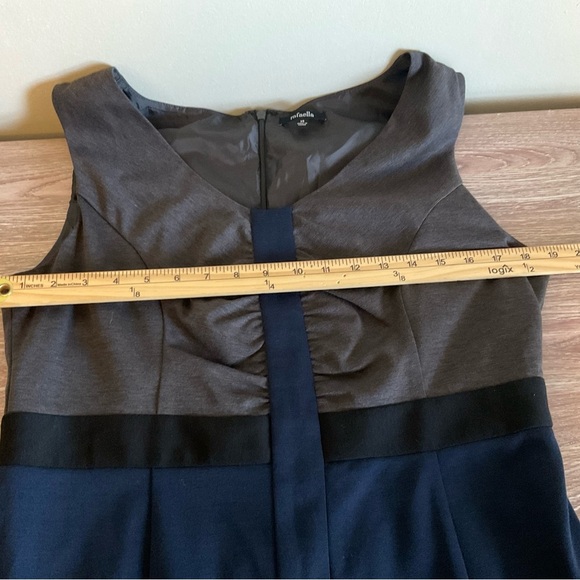 Rafaella Black and Blue Midi Sheath Dress with Sleeveless Design and V-Neckline - Picture 8 of 10